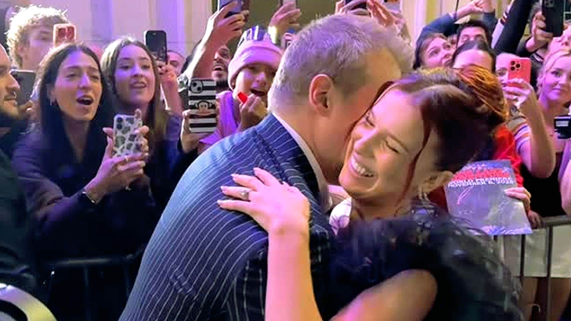 Las sorprendentes imágenes de Millie Bobby Brown y David Harbour entre abrazos tras la denuncia por acoso