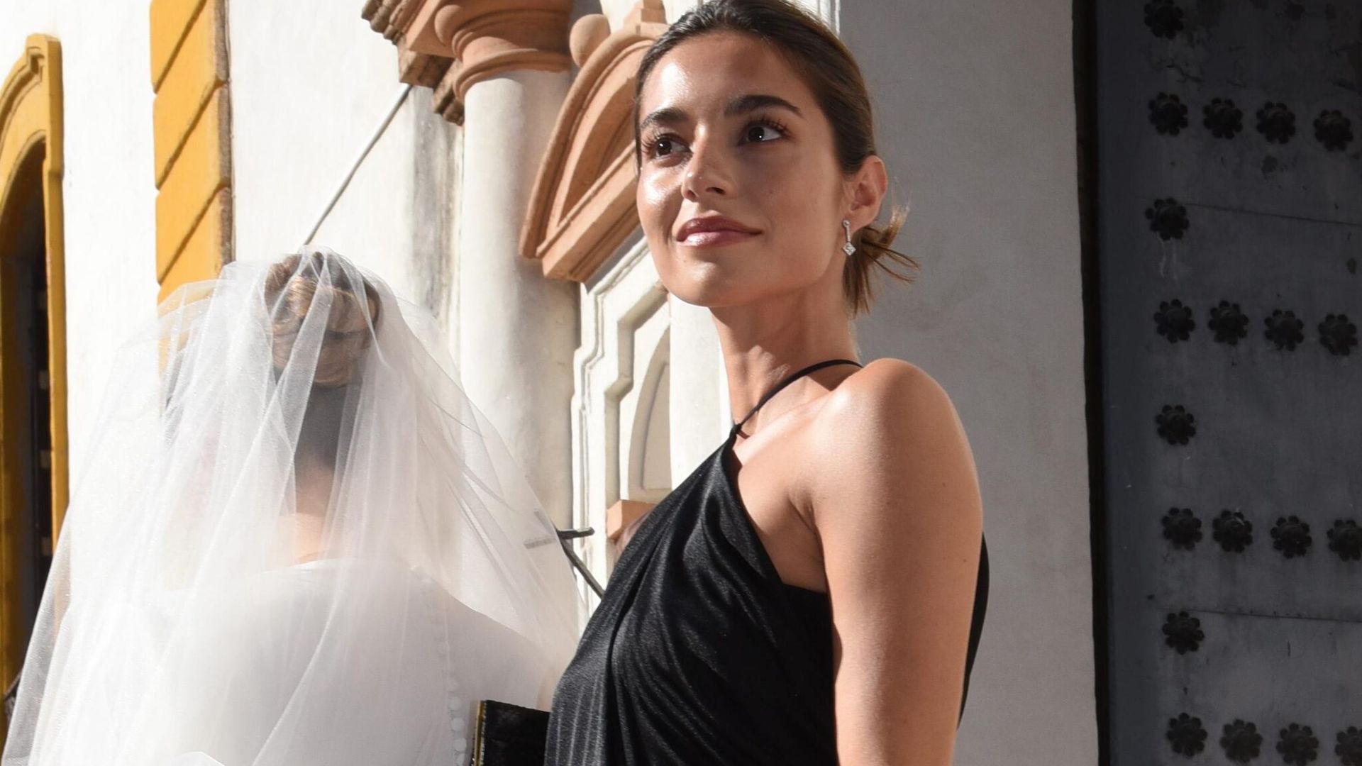 Rocío Crusset, acompañada por su novio, Maggio Cipriani, en el enlace de su mejor amiga, Marta Moeckel