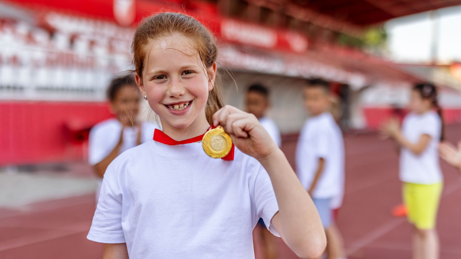 Carla Álvarez Llaneza, psicóloga: "Un niño competitivo de forma sana puede sentirse frustrado si pierde, pero no necesita humillar"
