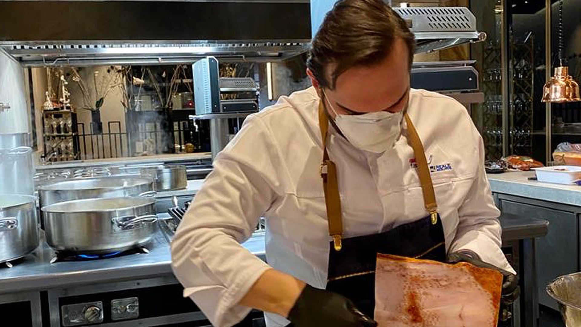 Mario Sandoval: 'Colaboramos con lo que sabemos hacer, que es cocinar para los demás'
