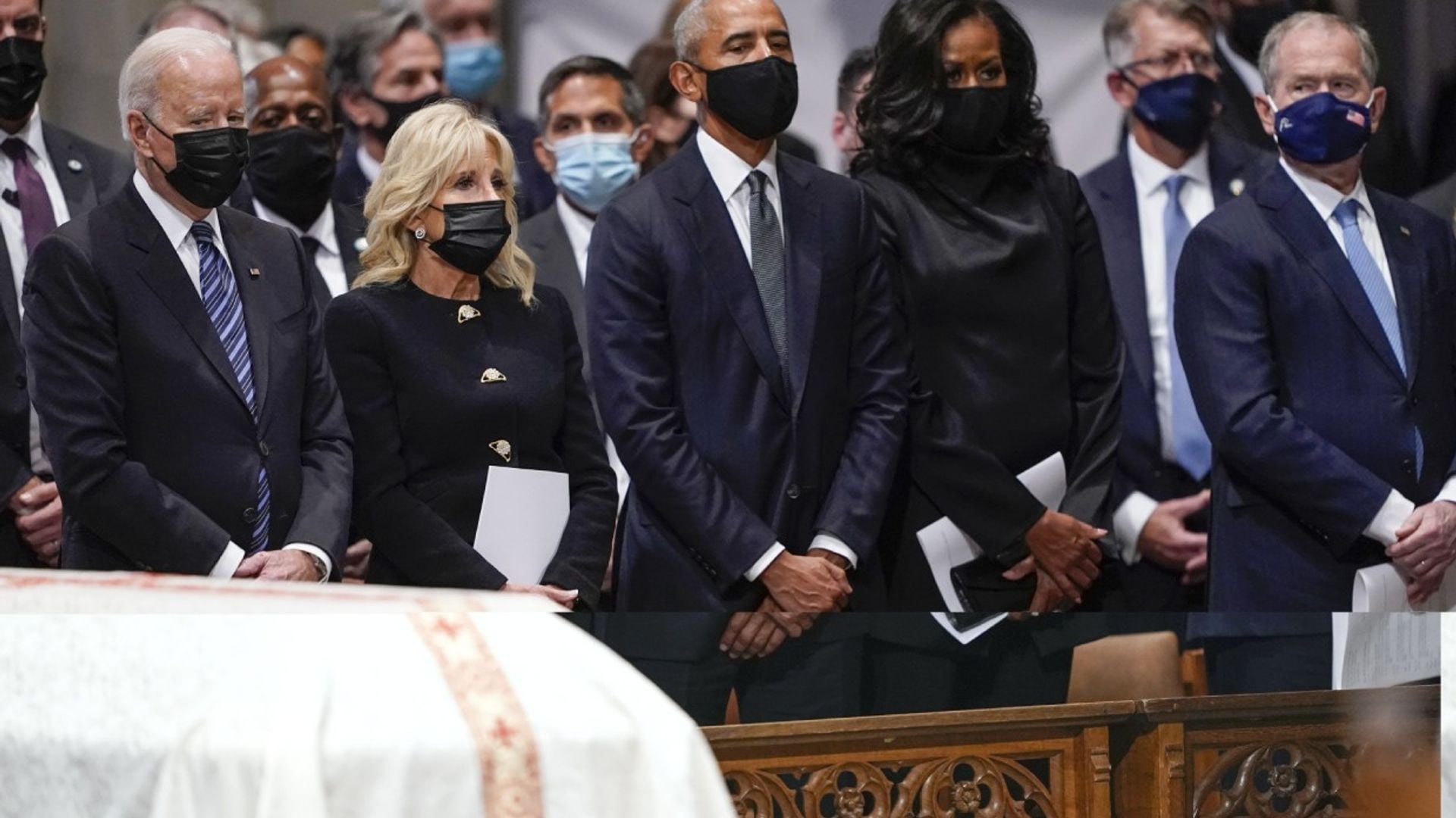 Joe y Jill Biden, los Obama... juntos para despedir a Colin Powell