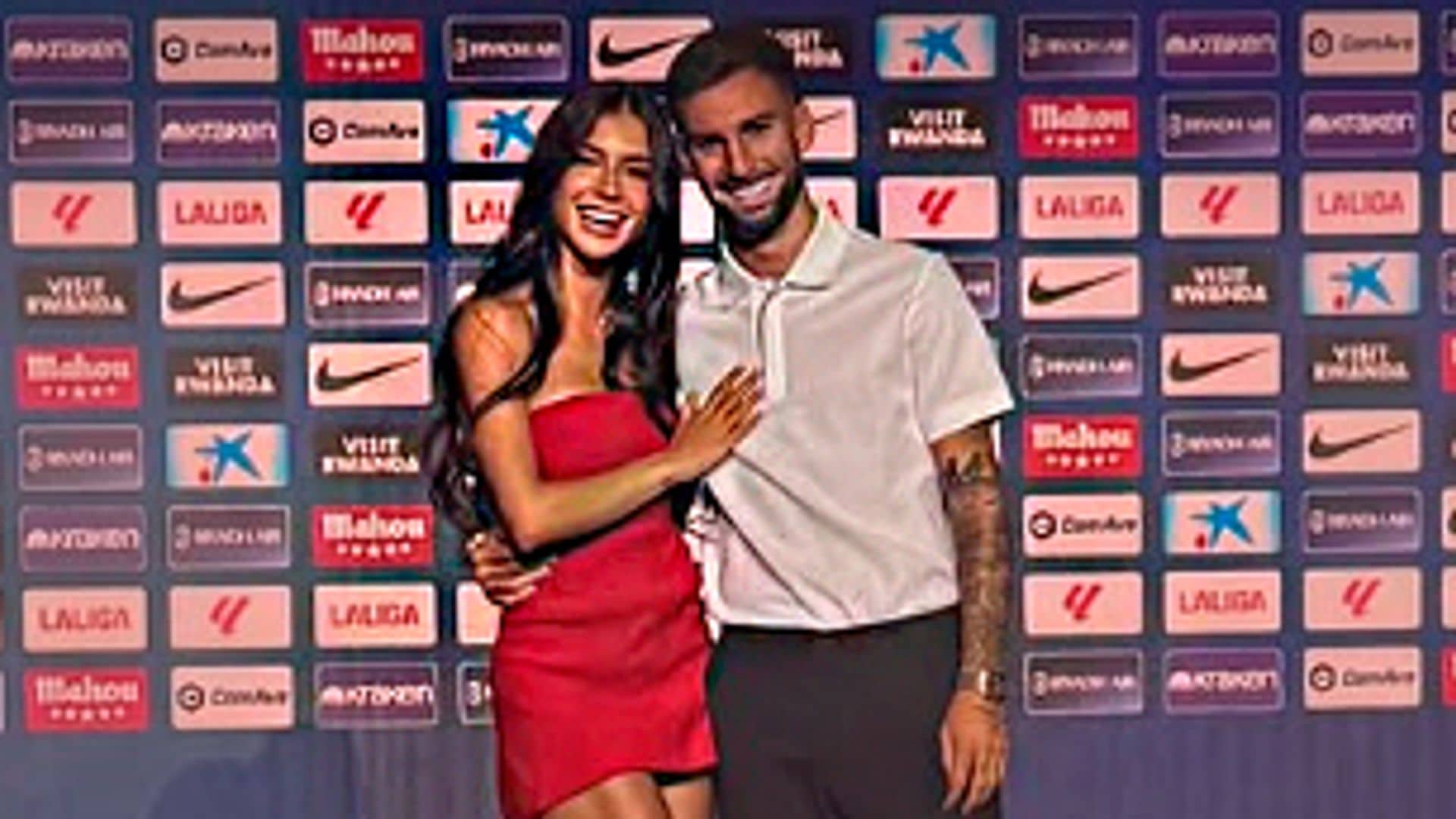 El orgullo de la novia de Álex Baena y la emoción de su familia tras su gran día en el Atlético de Madrid