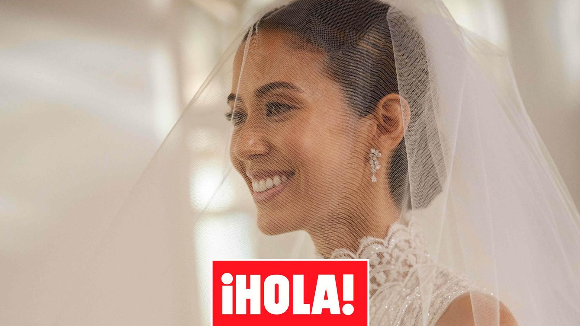 Primicia: Desvelamos el vestido-joya que Rosa Clará ha creado para su nuera, Anne-Marie Colling