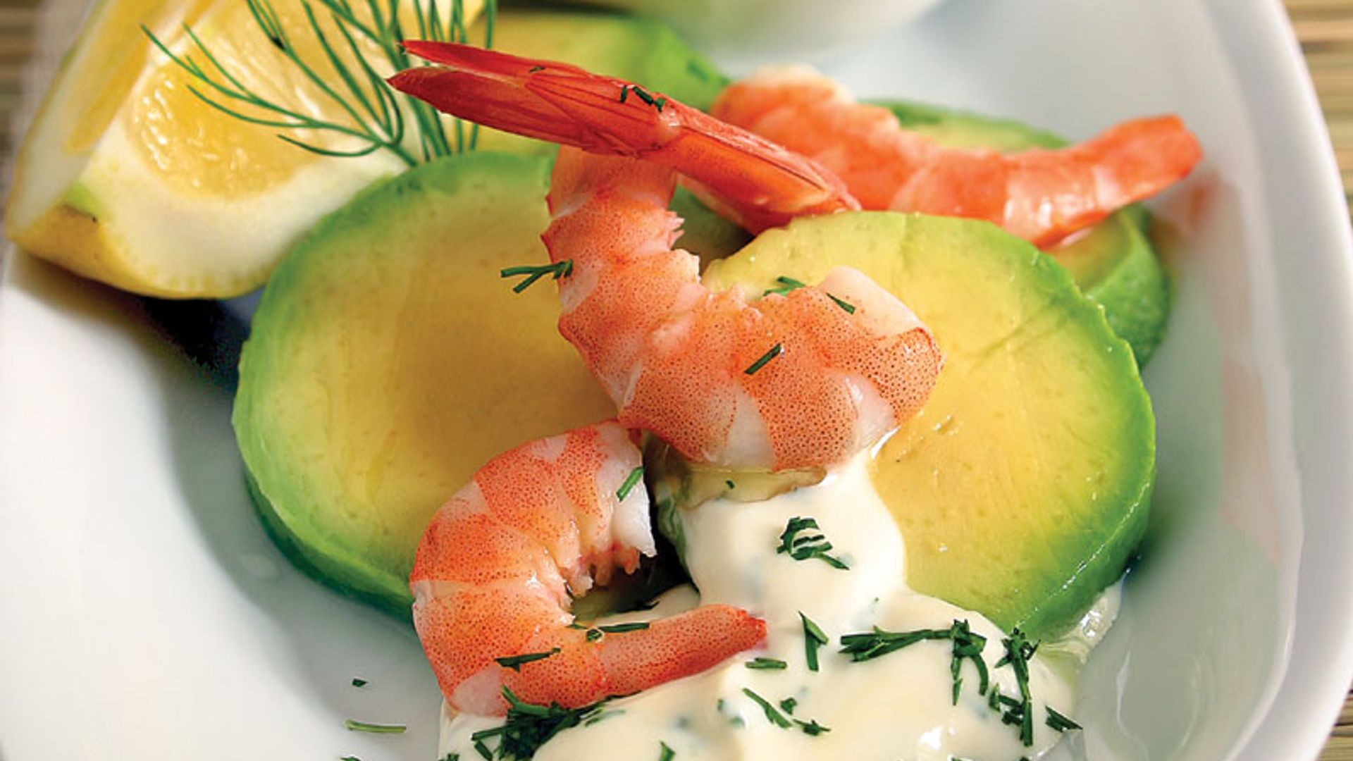 Aguacates con gambas y langostinos, versión ligera