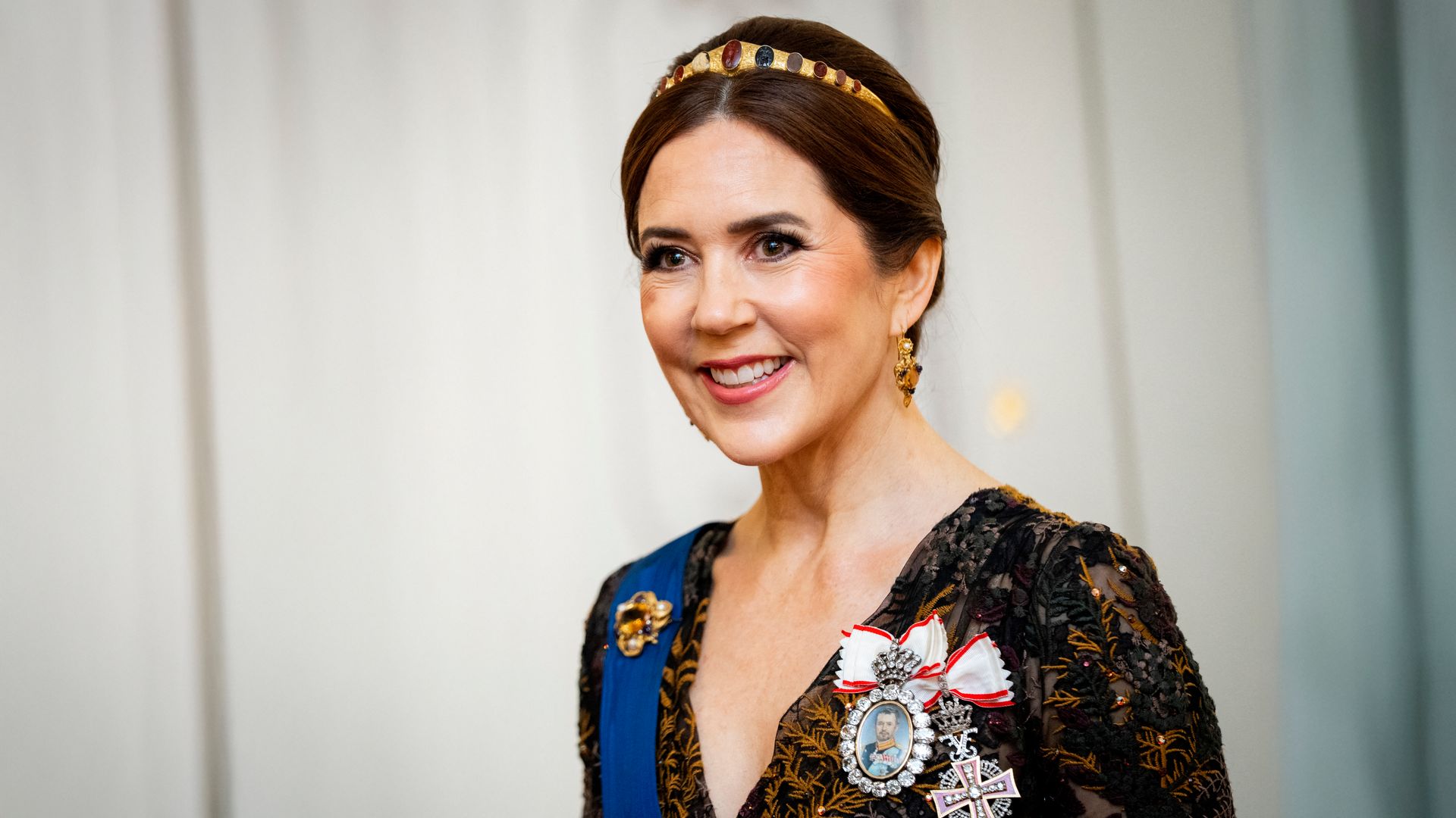 Los looks de Mary de Dinamarca en Finlandia, del abrigo que pidió prestado a su hija a una diadema histórica