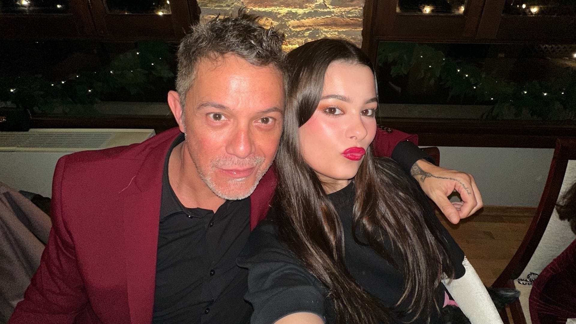 Manuela y Alma, hijas de Alejandro Sanz, protagonizan el más tierno posado de hermanas