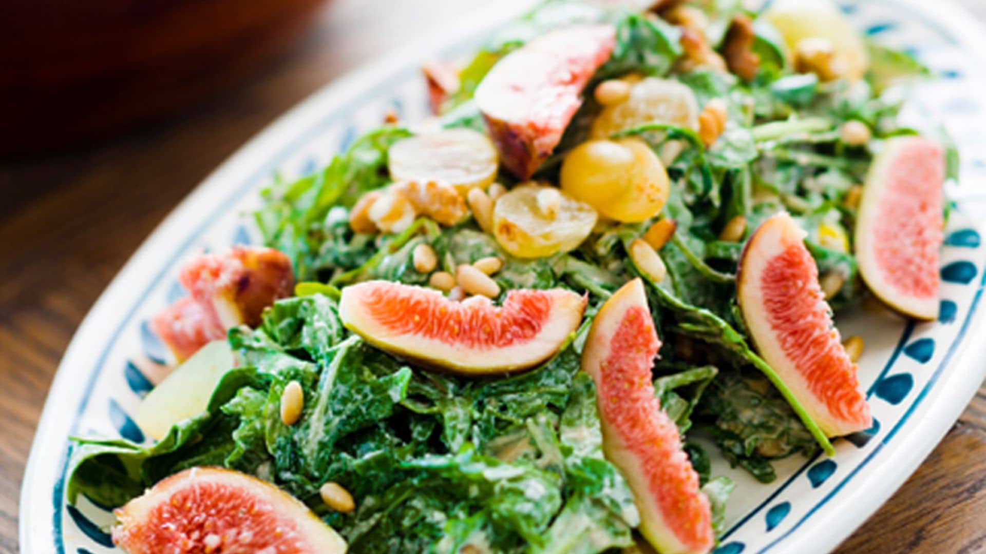 Ensalada de kale, higos y uvas