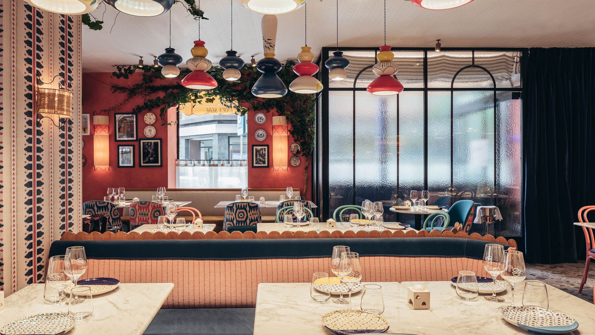 La colorida sala de Baldoria, pizzería en Madrid.