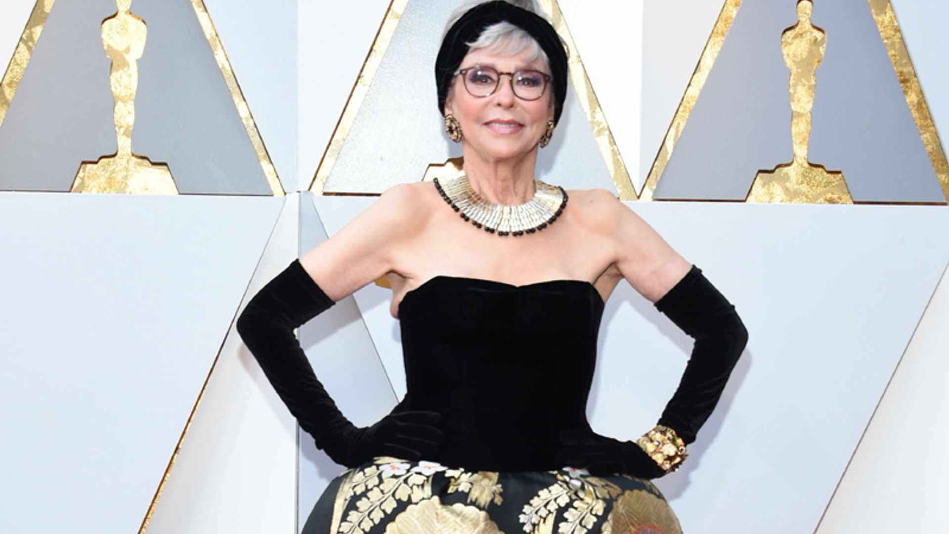 La elección de Rita Moreno o cómo llevar el mismo vestido a la alfombra roja 57 años después