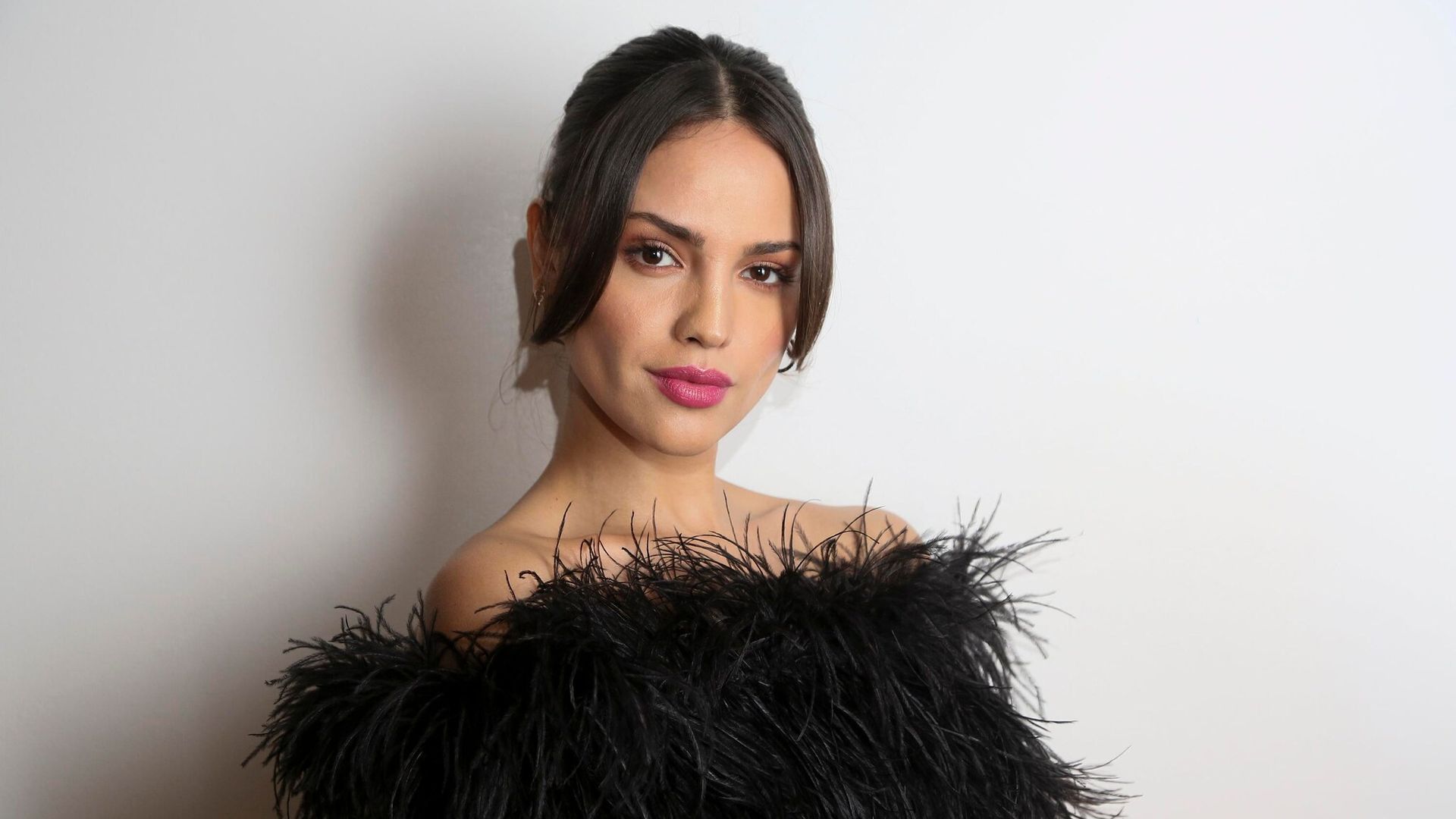 Eiza González se defiende; el comentario sobre su belleza fue sacado de contexto