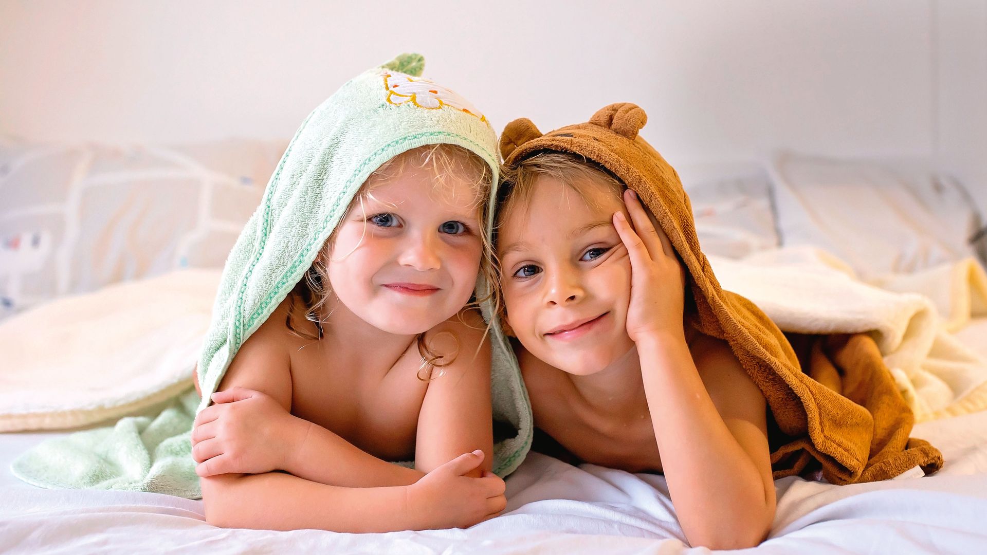 Niños preparándose para la vuelta al cole