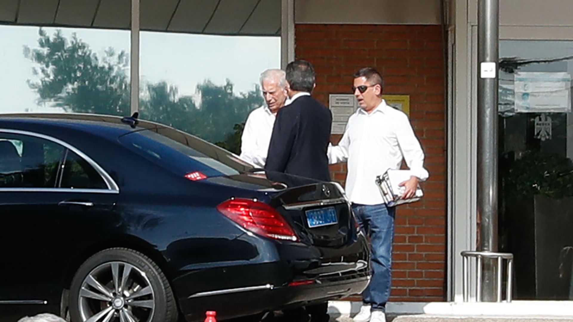 Mario Vargas Llosa recibe el alta hospitalaria y se encuentra 'en muy buenas condiciones'