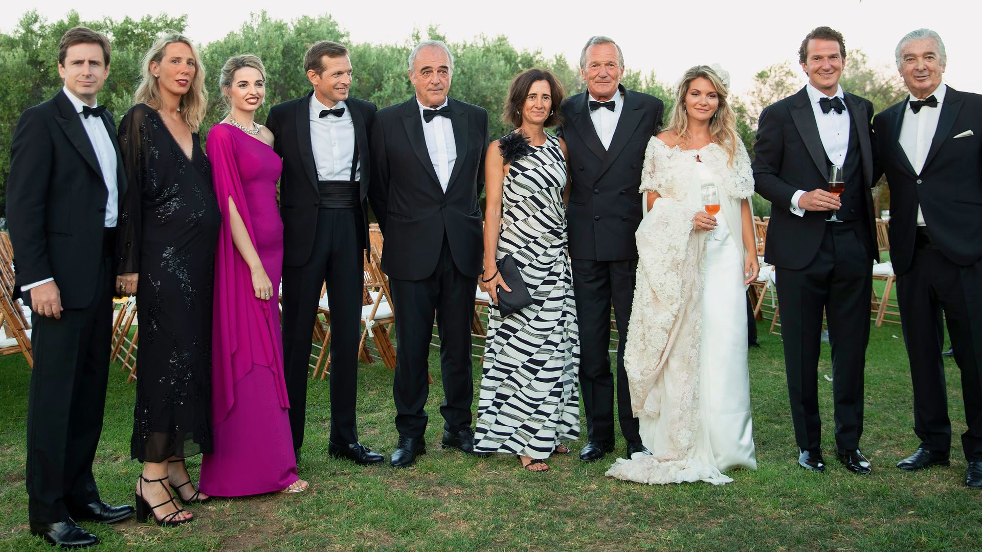 De izquierda a derecha: Álvaro Sainz de Rozas, Diana Peralta Astolfi, Nerea Berraondo, Ángel Peralta Astolfi, Joaquín Luaces, Alejandra Gómez, Luis Astolfi, los novios y Luis Álvarez Cervera