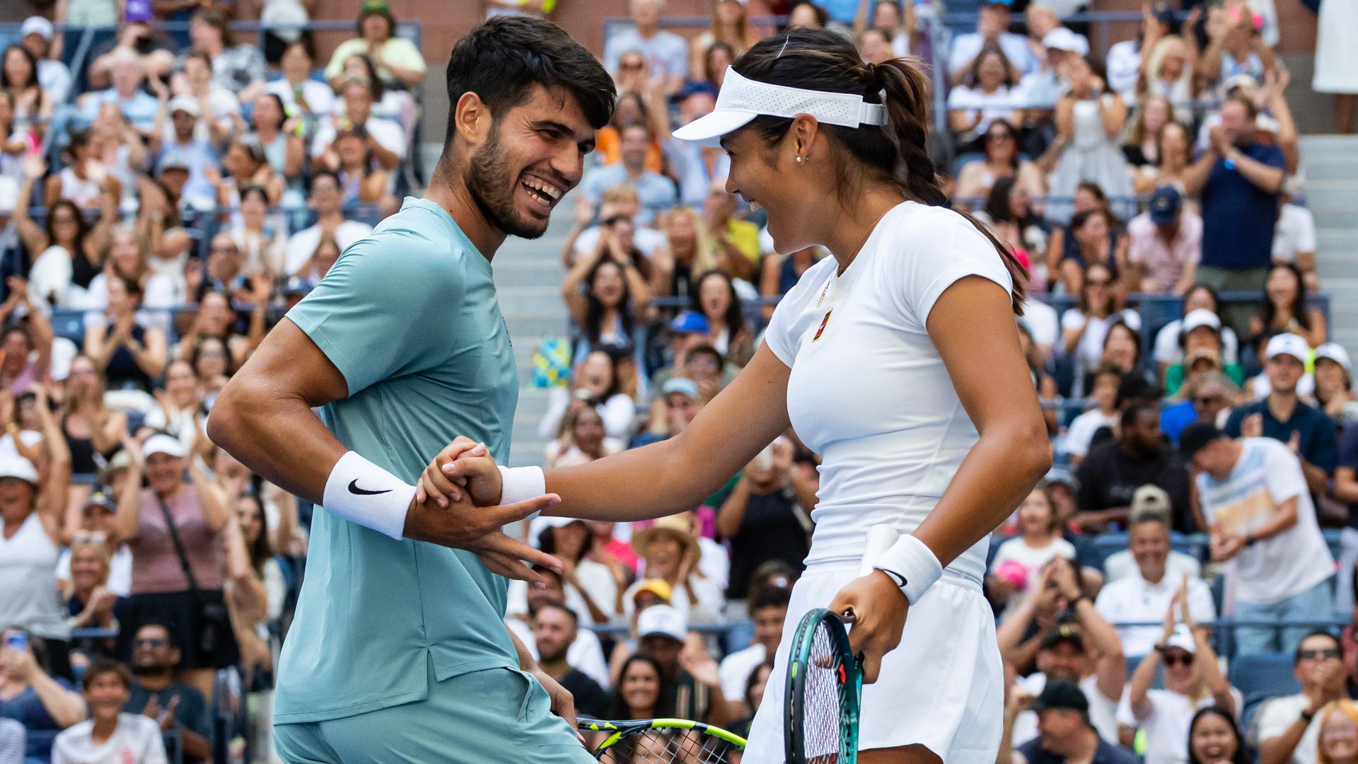 La química y cercanía de Carlos Alcaraz y Emma Raducanu sigue dando que hablar en el US Open