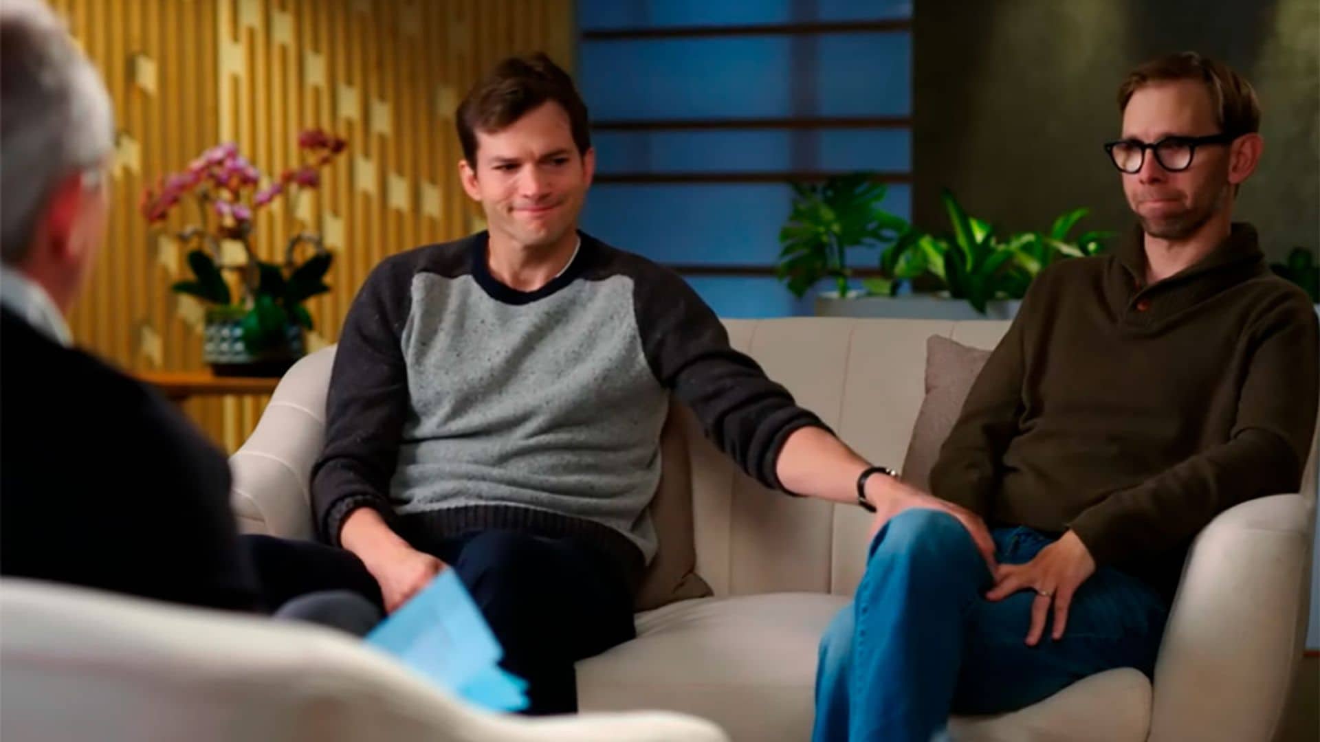 Ashton Kutcher llora al hablar del vínculo inquebrantable que le une a su hermano gemelo, que nació con parálisis cerebral