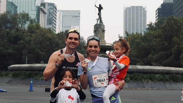 Tania Rincón y su familia Carrera Hello Kity