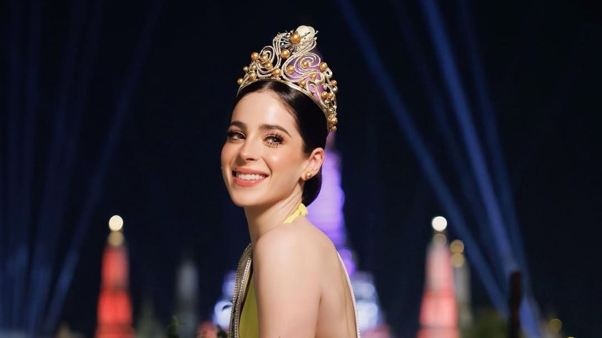 Fátima Bosch se desvanece en pleno desfile en Ecuador y preocupa a sus seguidores