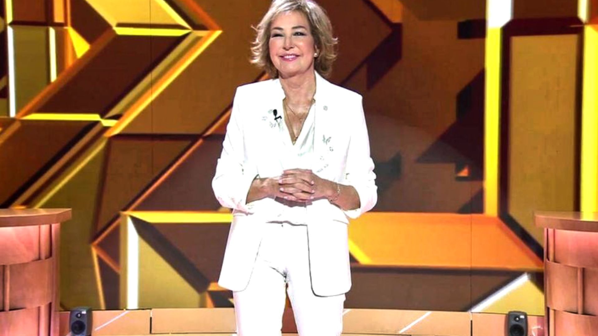 Ana Rosa Quintana debuta en las tardes con un potente mensaje y cumpliendo una tradición
