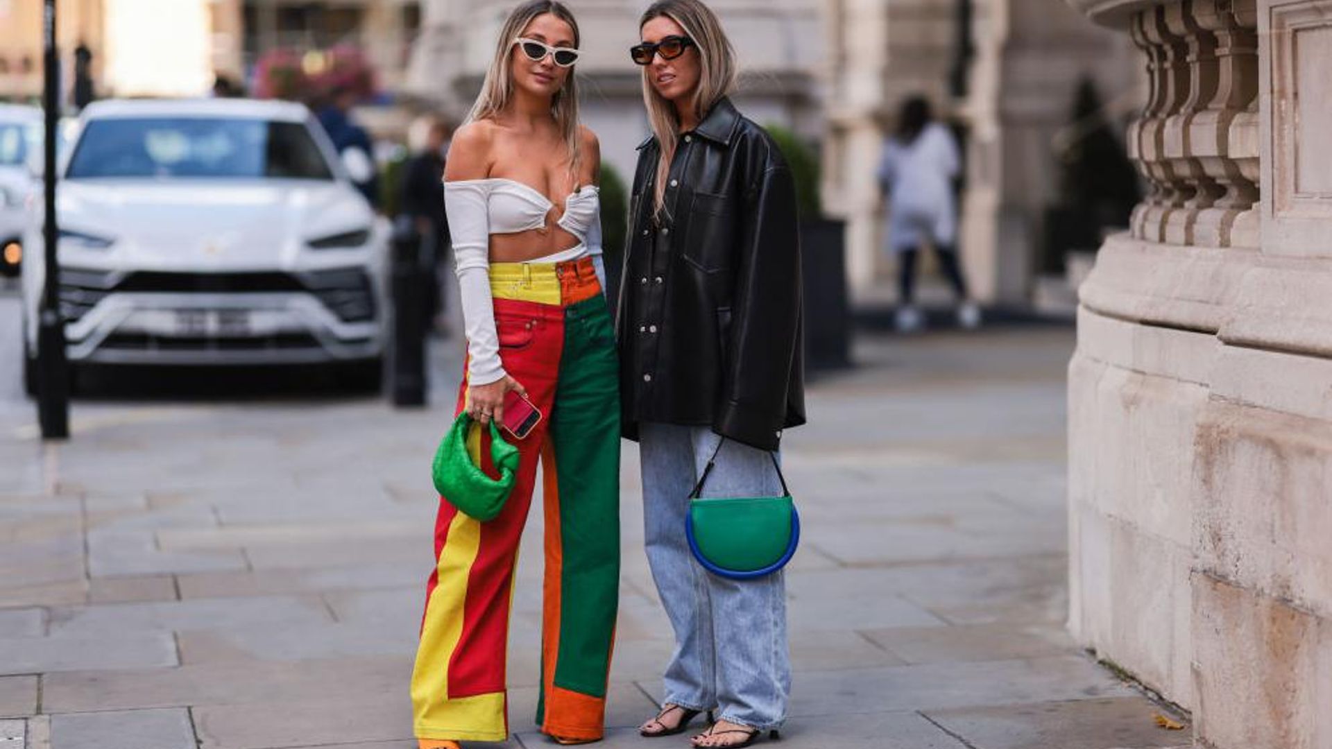 Cómo llevar pantalones de mezclilla con sandalias esta primavera