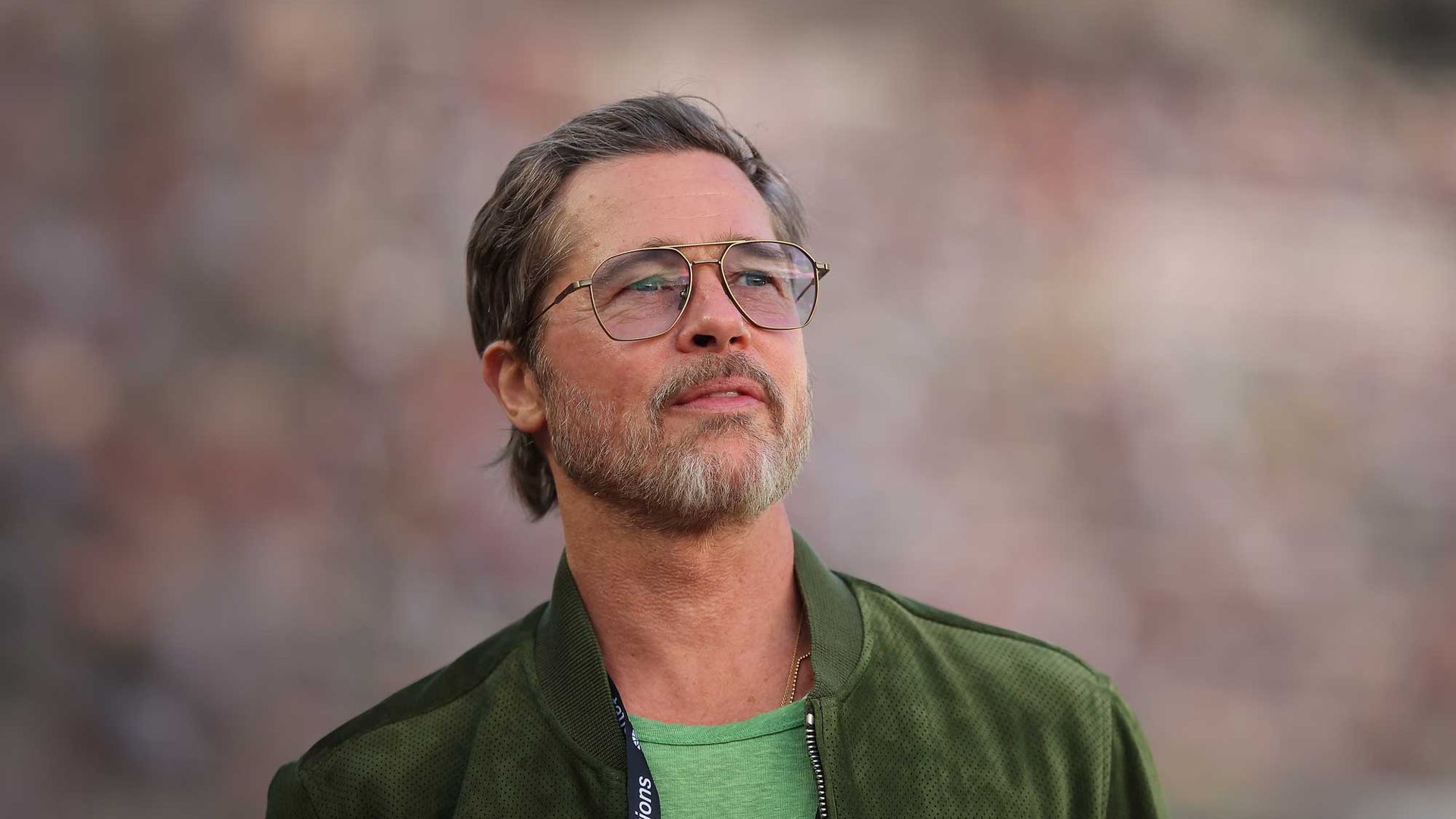 Brad Pitt reflexionando
