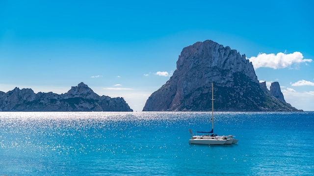 Velero en la isla de Ibiza, Mediterráneo