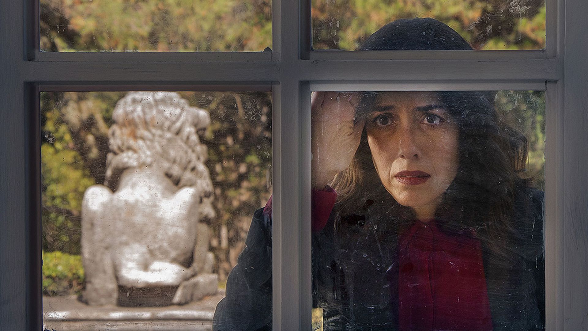 Paco León desvela con esta foto el estreno de la tercera temporada de 'La casa de las flores'