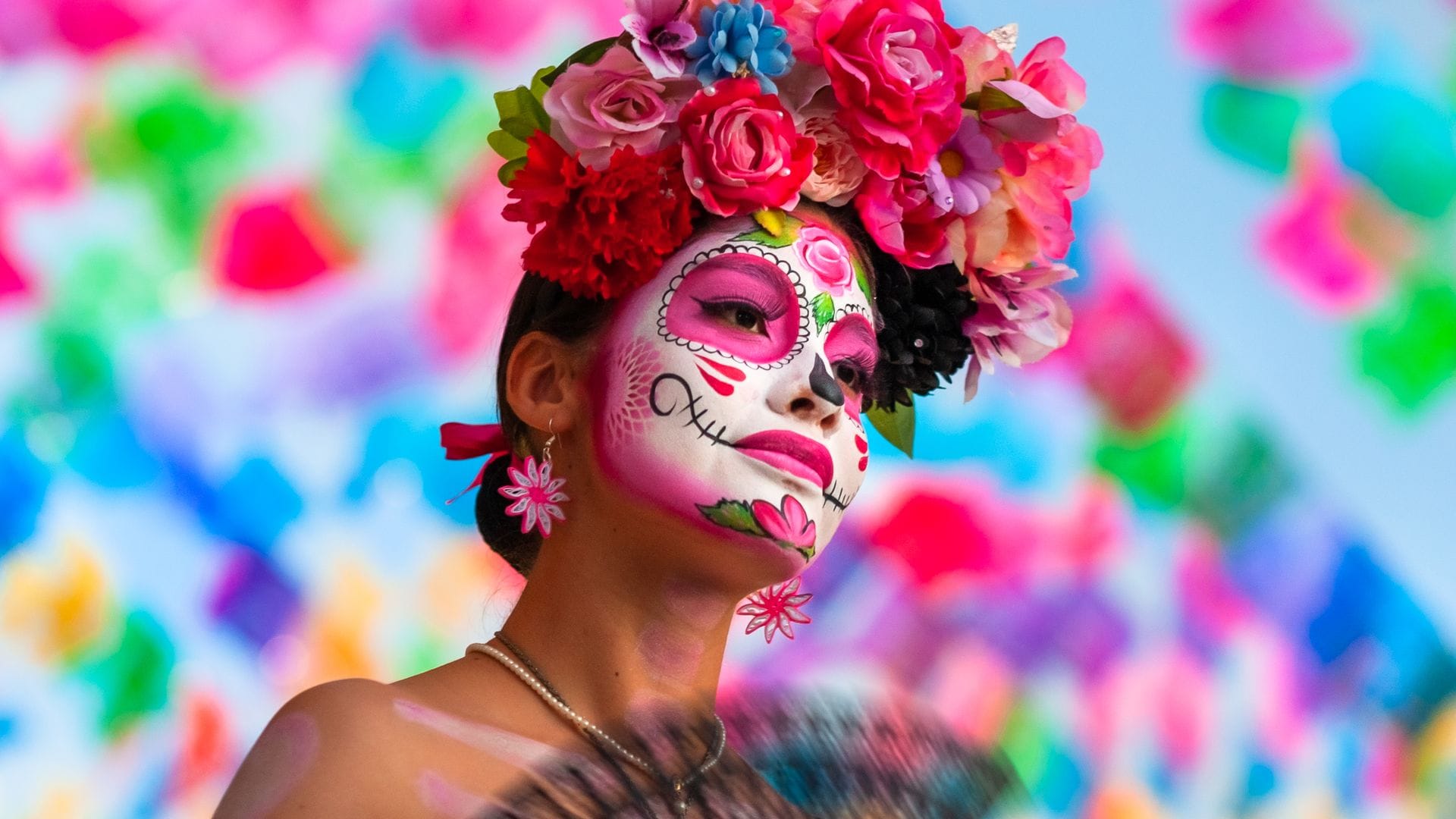 Mujer mexicana disfrazada de Catrina