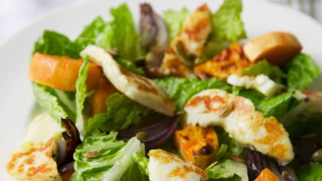 ensalada boniato halloumi