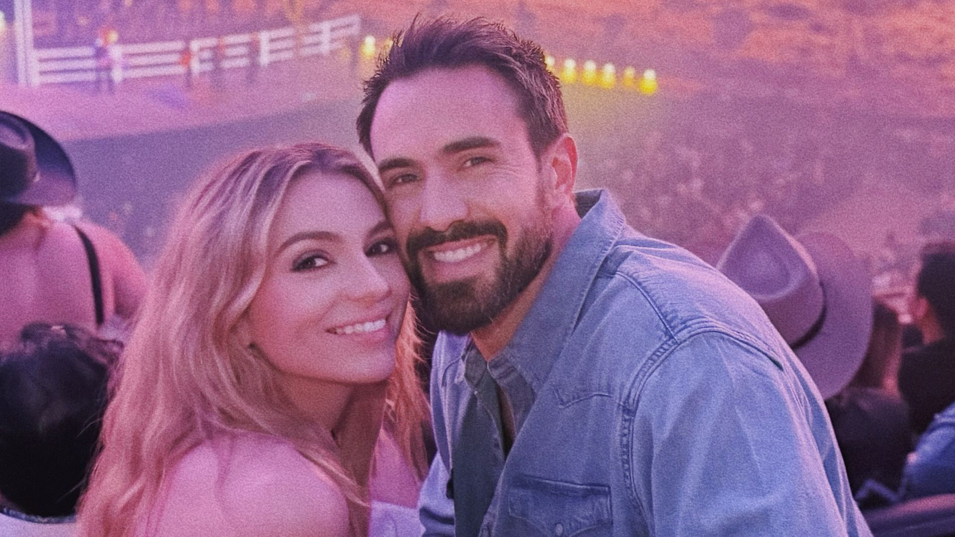 Sofía Castro con su esposo en 'The Esphere' en Las Vegas. 