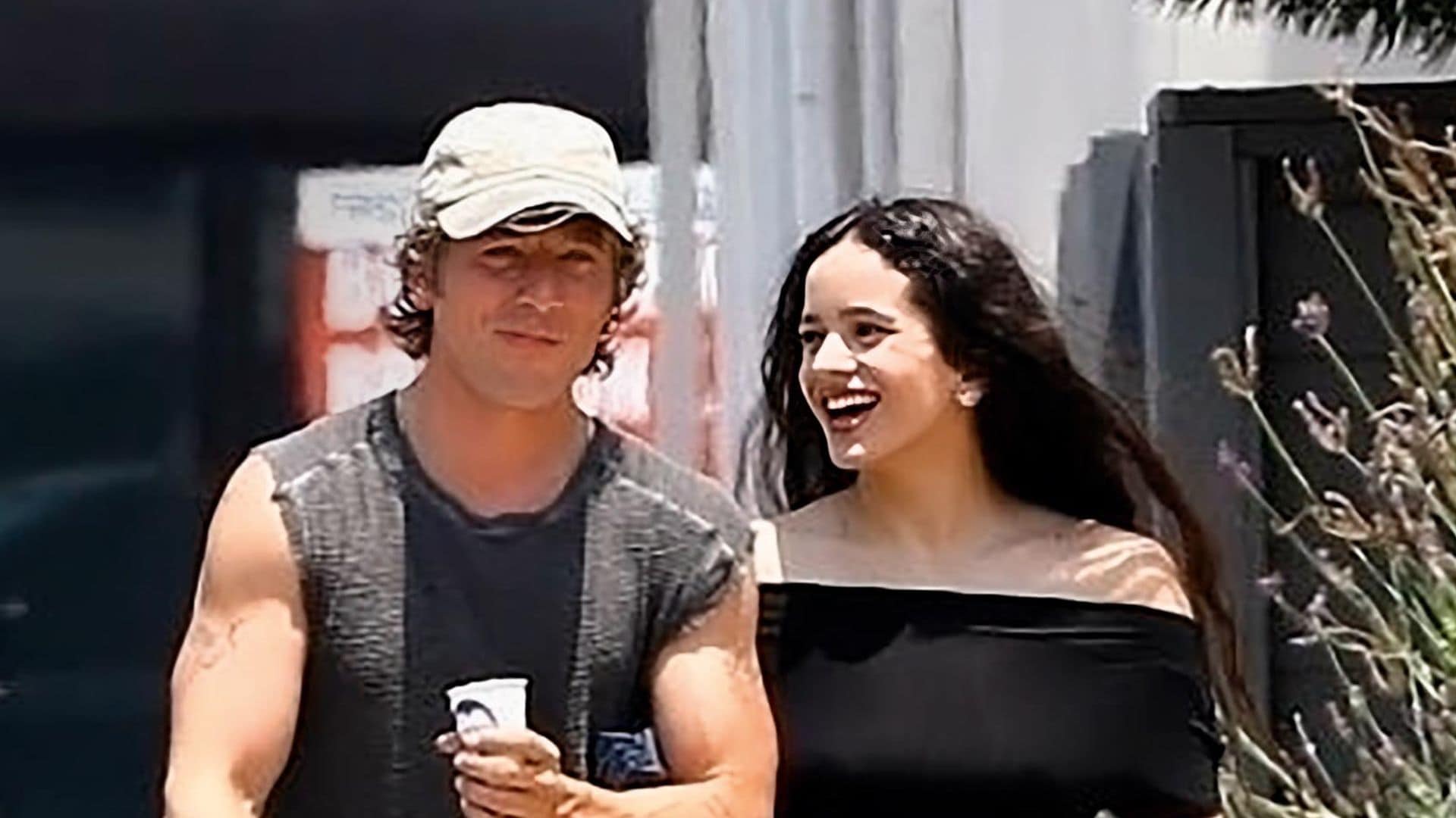 Rosalía y Jeremy Allen White reaparecen cómplices y muy sonrientes en su primer verano como pareja