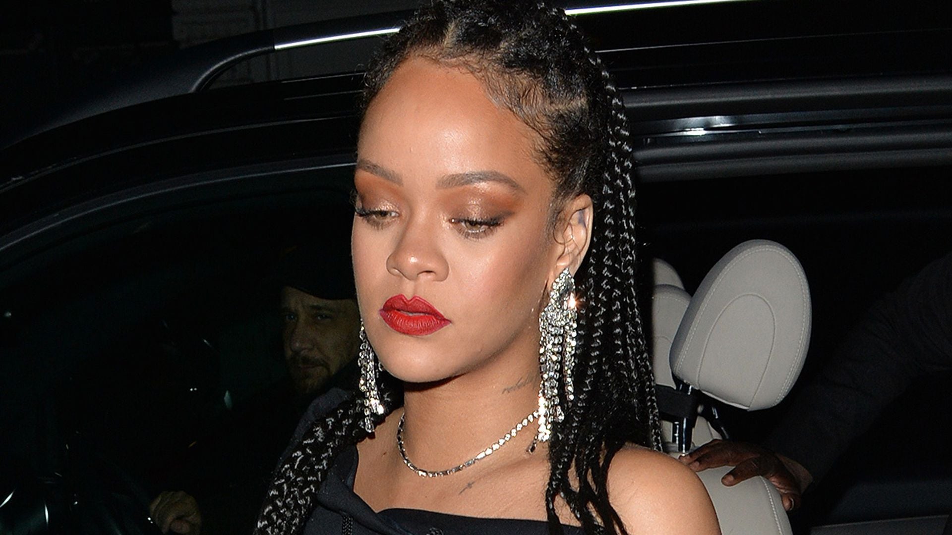 Rihanna sufre un aparatoso accidente con un patinete eléctrico