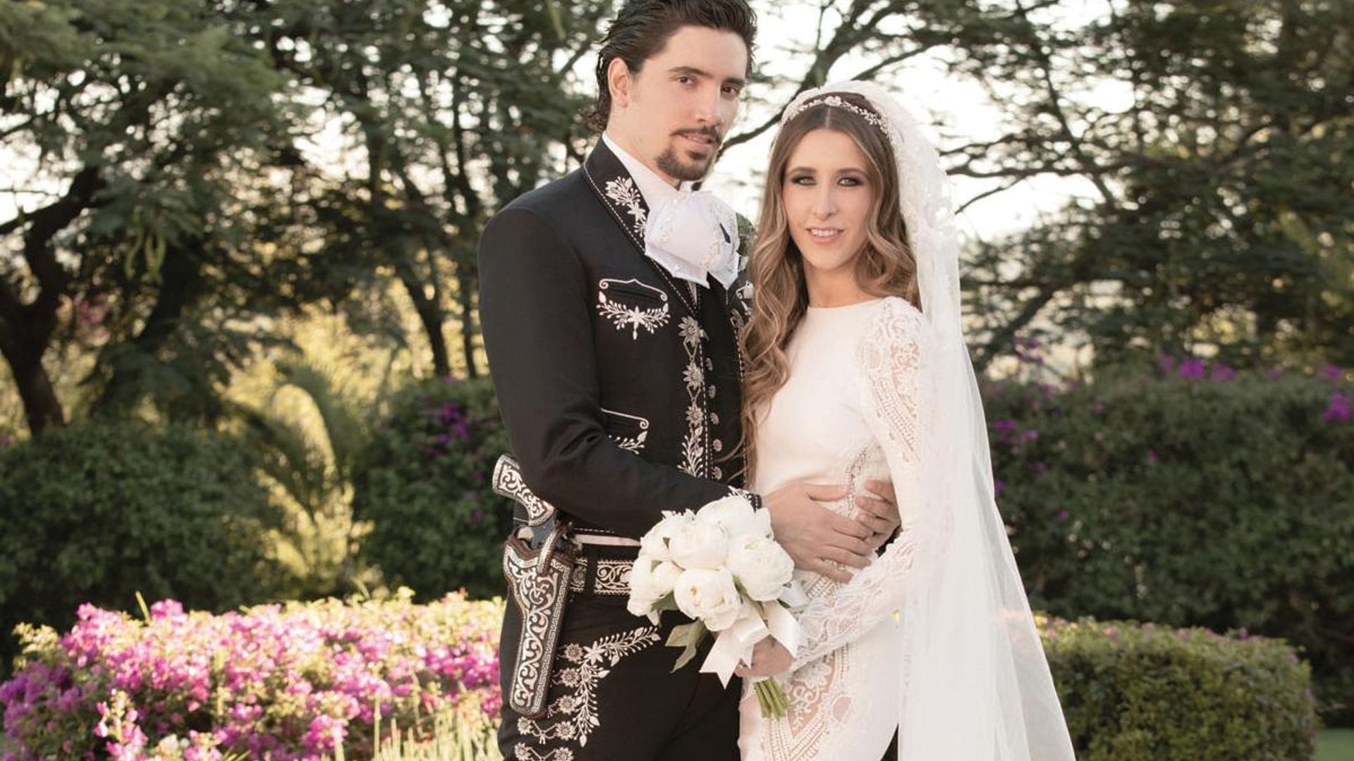 Entramos en la boda de Álex Fernández, nieto del ‘rey’ de las rancheras, Vicente Fernández