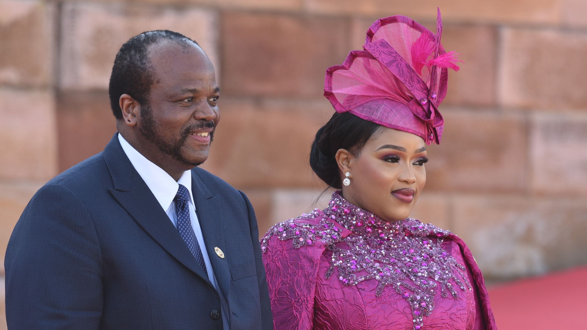 El rey Mswati III y la reina en la toma de posesión presidencial en los Union Buildings el 19 de junio de 2024 en Pretoria, Sudáfrica