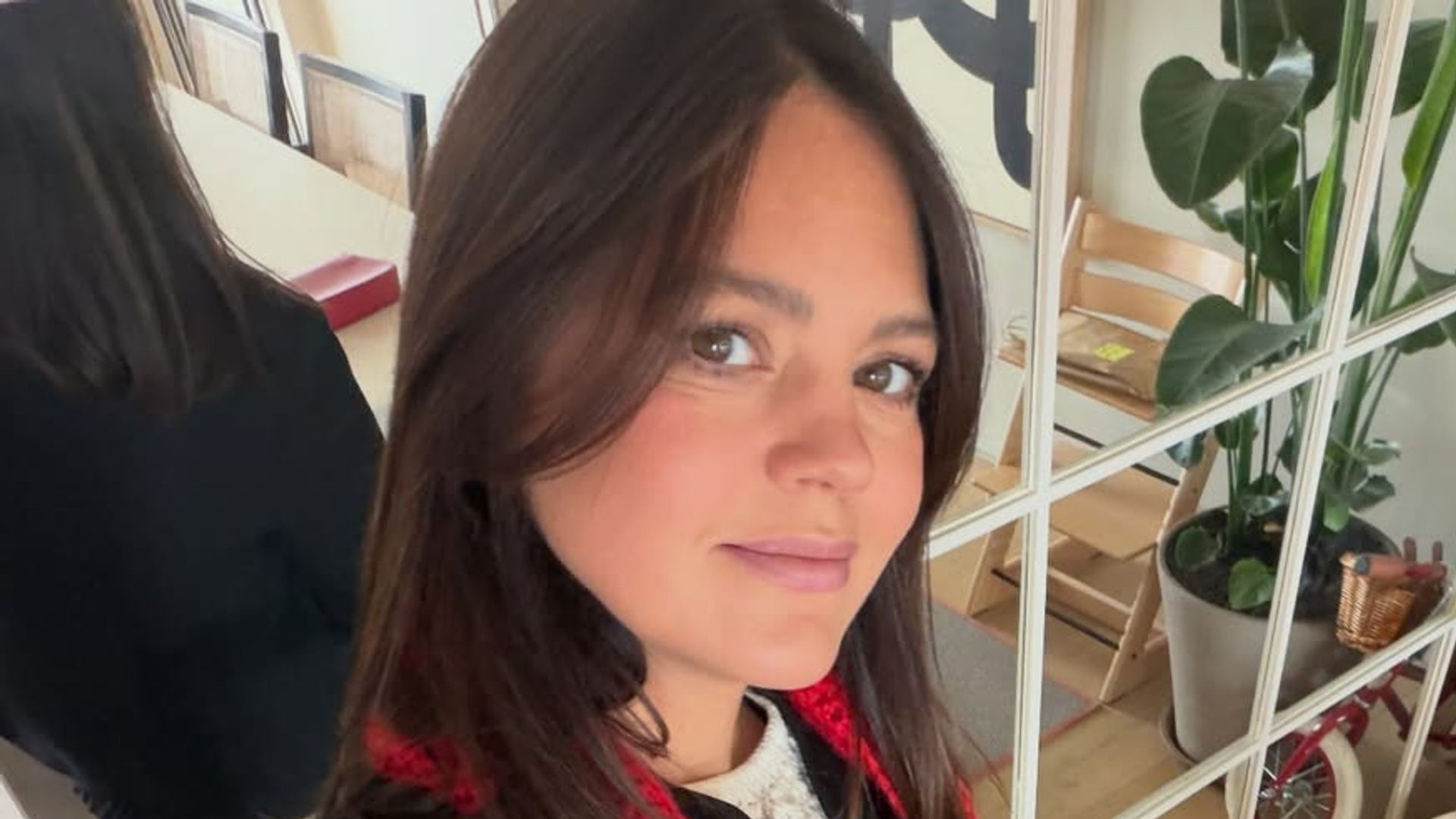 Isabelle Junot presenta a su hija con una imagen muy especial y desvela su nombre: "Una semana con la pequeña"
