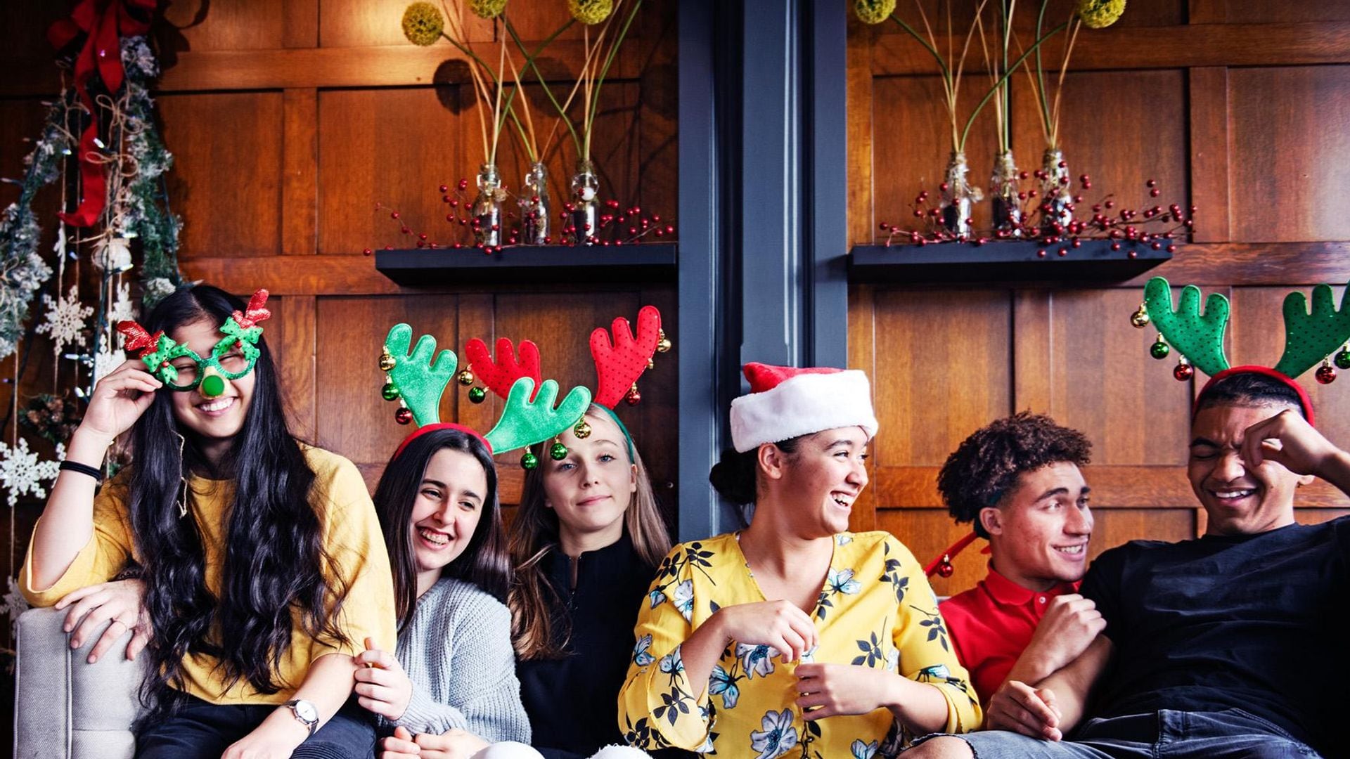 4 temas que mejor no tocar si, en tus comidas navideñas, hay adolescentes