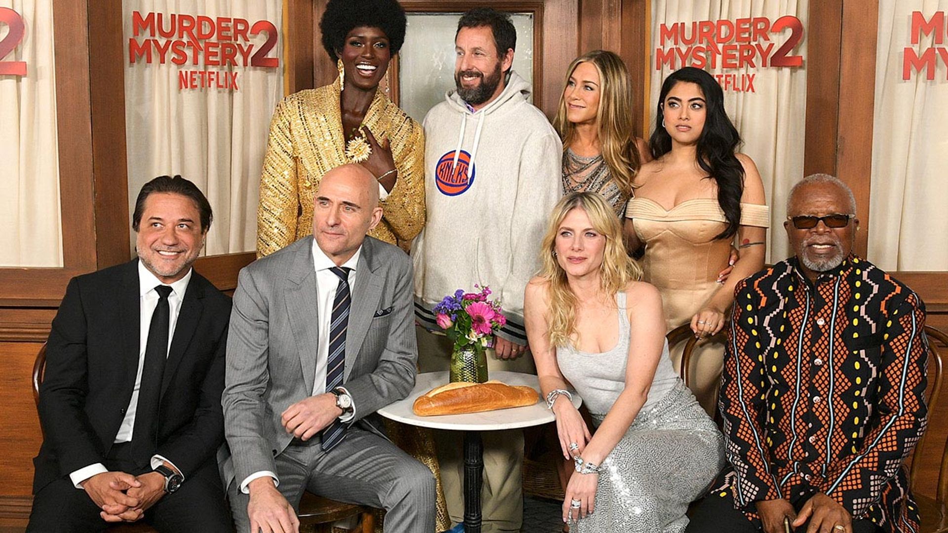 Jennifer Aniston, de estreno en Hollywood con el español Enrique Arce, estrella de 'La casa de papel'