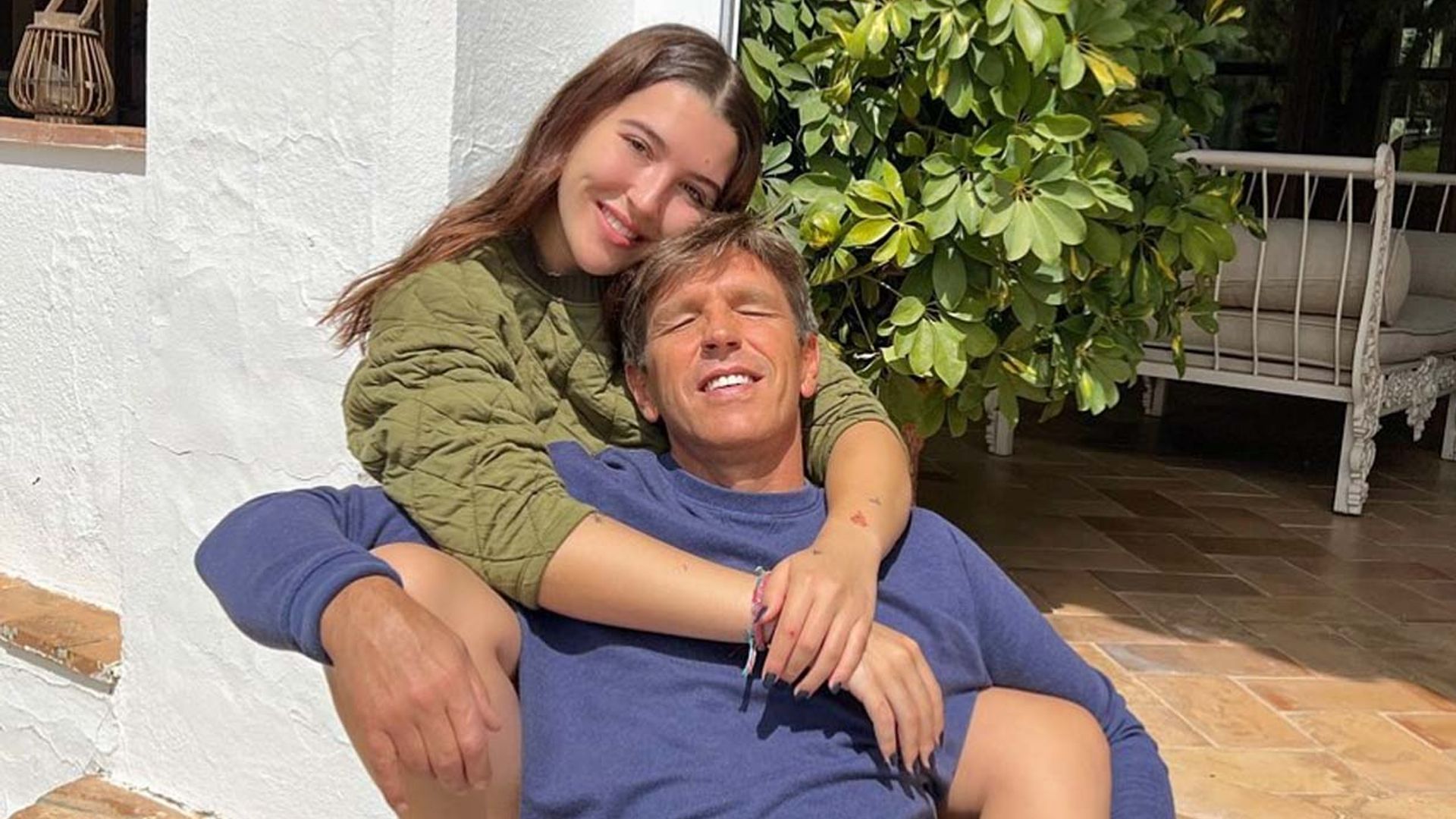 La reacción de Alba Díaz al esperado encuentro entre su padre y su abuelo