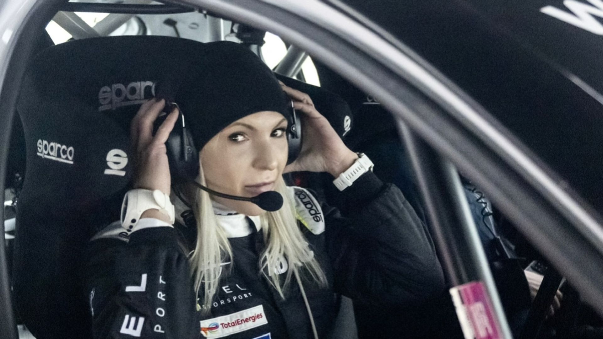 La copiloto del rally mortal de Mallorca rompe su silencio desde la UCI: "Sigo en cuidados intensivos con fracturas en las vértebras y una contusión hepática"