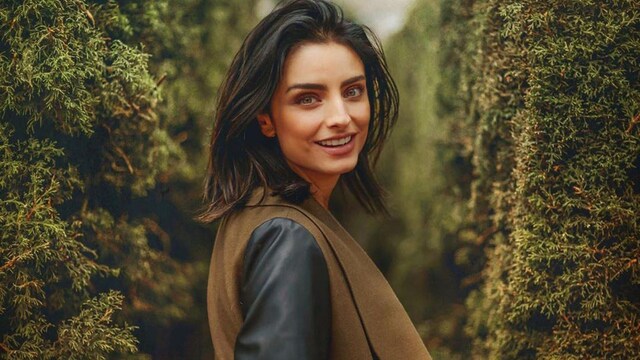 aislinn derbez