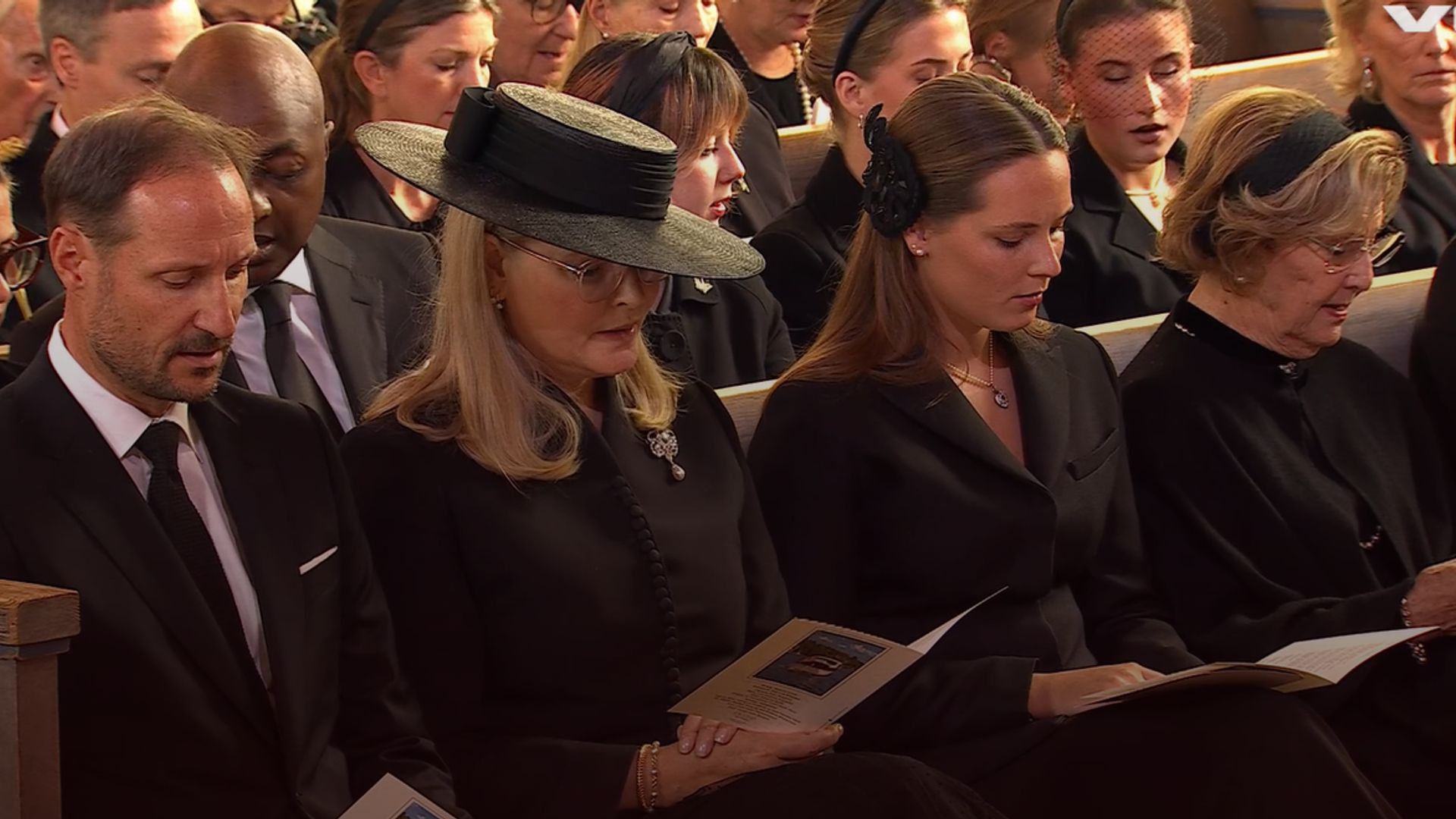 La familia real noruega da el último adiós a la princesa Astrid con un funeral entre lágrimas, sonrisas y recuerdos