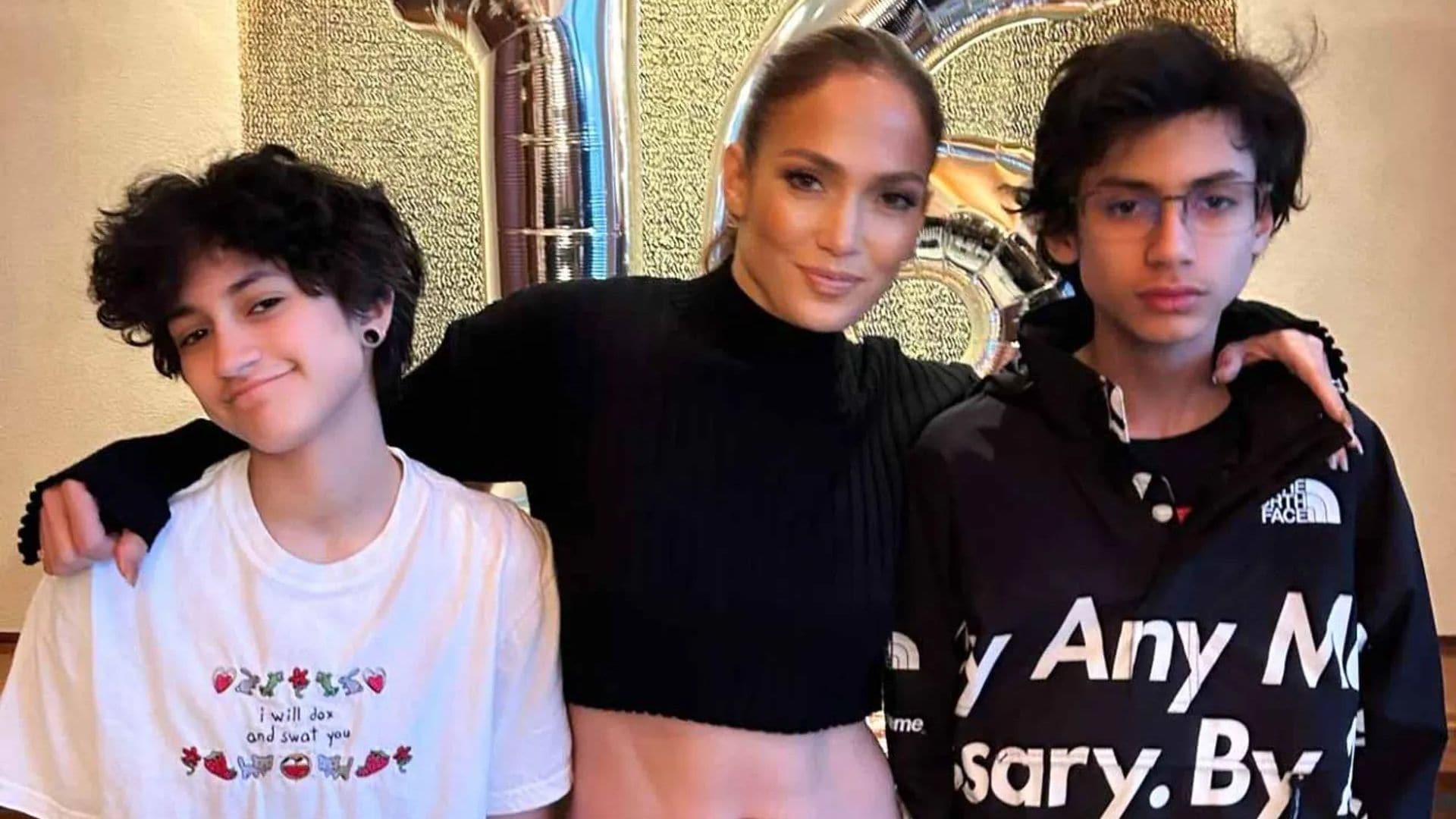 Jennifer Lopez con sus hijos Max y Emme