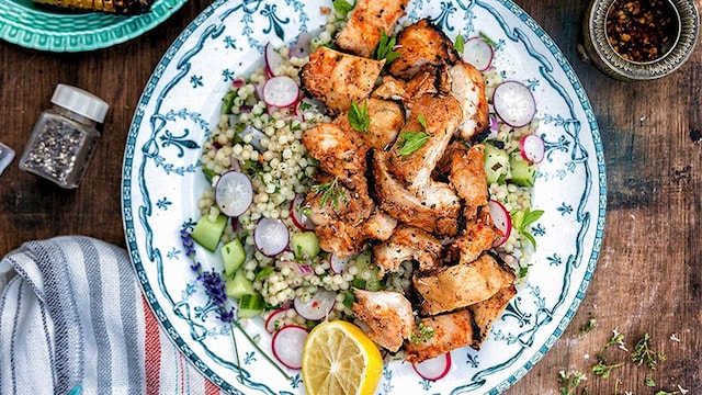 pavo salteado ensalada quinoa