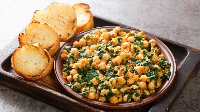 Garbanzos con espinacas