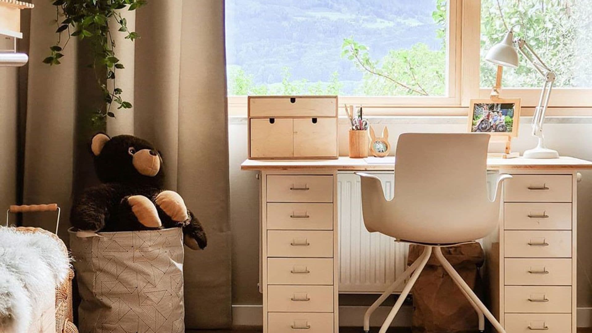 Ordenadores, sillas y otros imprescindibles de la vuelta al cole para que los niños estudien en casa
