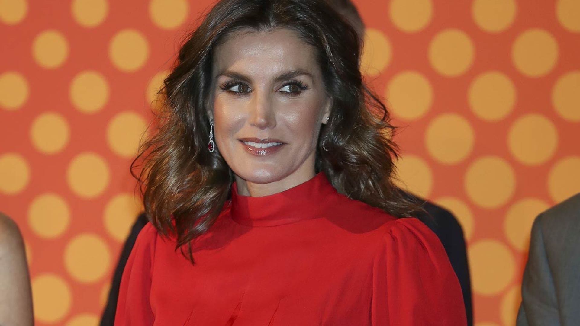 Doña Letizia llevó primero la tendencia 'nido de abeja' que triunfa esta temporada