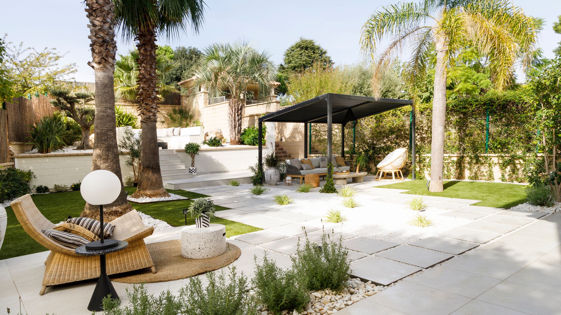 Zona exterior reformada con varios ambientes