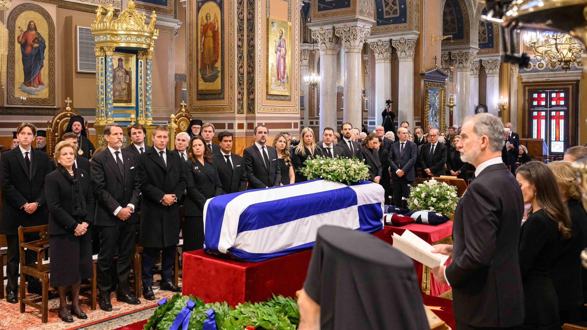 La Familia Real griega, arropada por los Reyes y sus hijas en el funeral de Irene de Grecia en Atenas