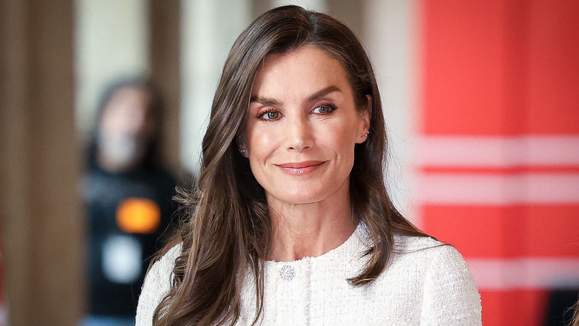 Los 7 básicos que la reina Letizia compraría para vestir bien todo el otoño