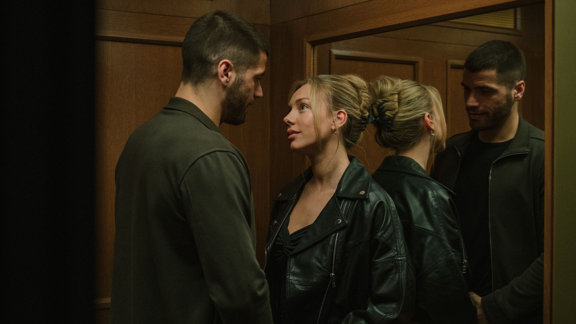 Ester Expósito y Hugo Diego García en 'Enfrentados: Marfil', de Prime Video.