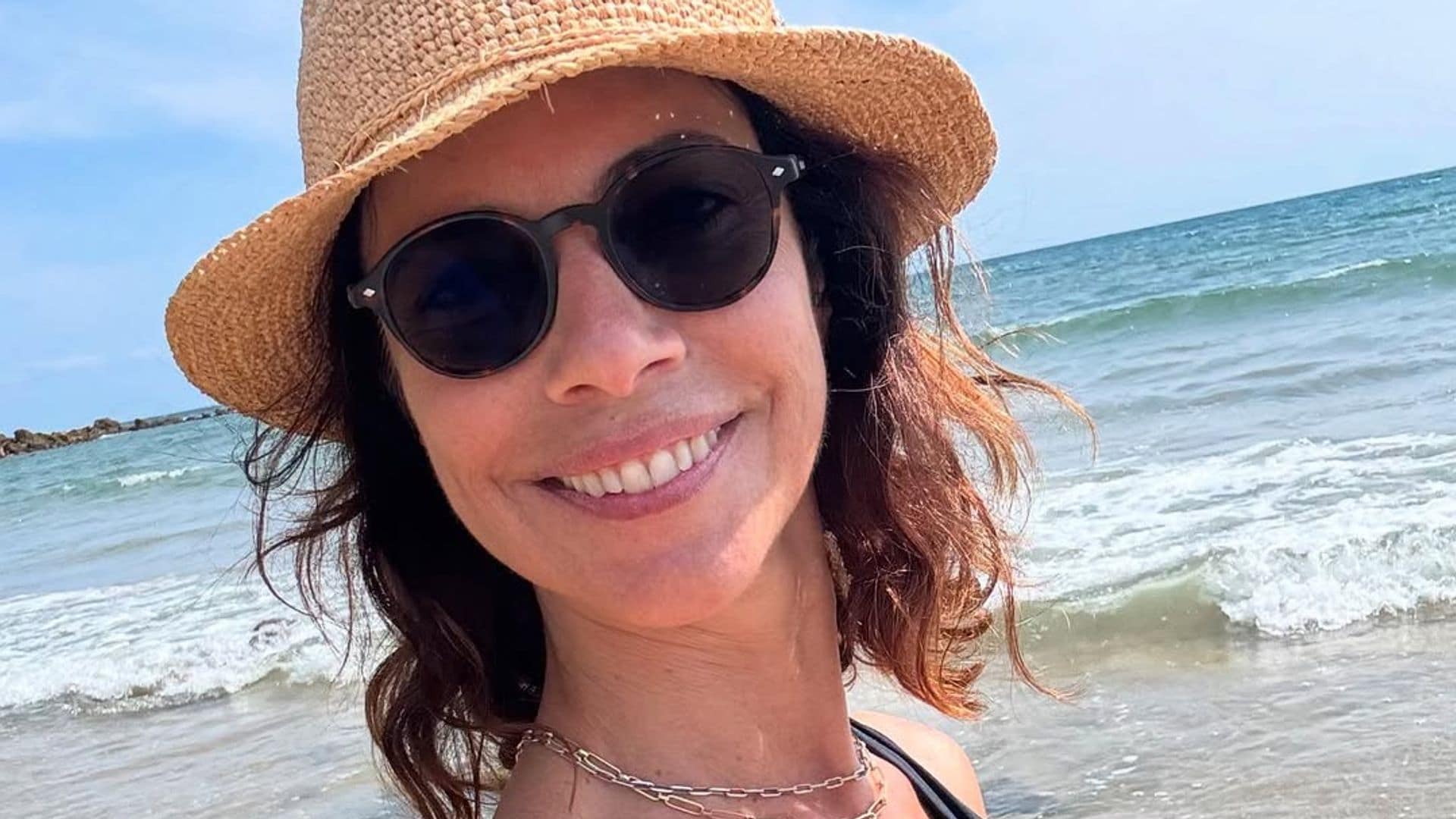 Maribel Verdú (54 años), espectacular en sus vacaciones en la playa: ¿cómo se mantiene en forma la actriz?